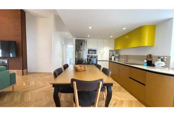 Appartamento in affitto a Tirana 3+1, Arredato