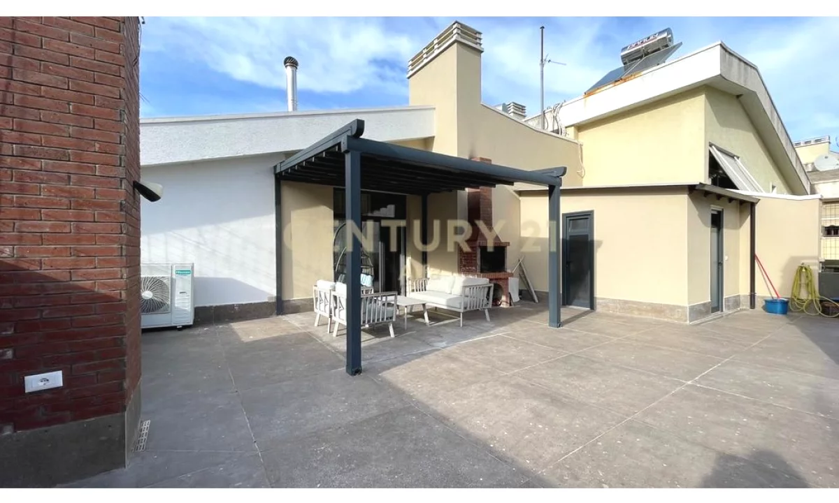 Appartamento in affitto a Tirana 3+1, Arredato