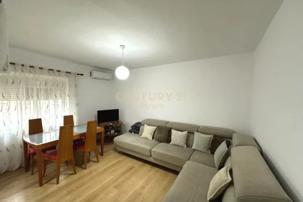 Shtepi me qera Apartament ne Tirane, 2+1, Mobilimi E mobiluar, Pagesa 55,000  Leke.