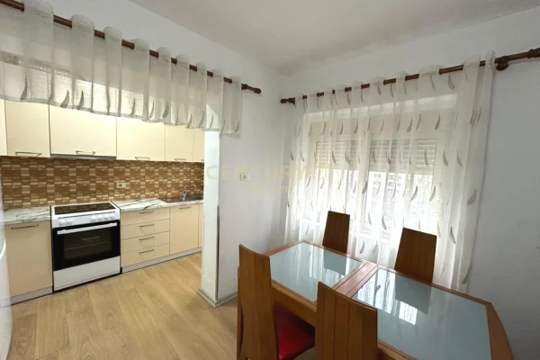 Shtepi me qera Apartament ne Tirane, 2+1, Mobilimi E mobiluar, Pagesa 55,000  Leke.