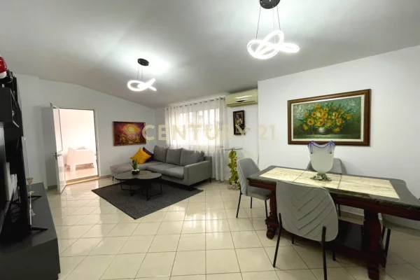 Appartamento in affitto a Tirana 2+1, Arredato