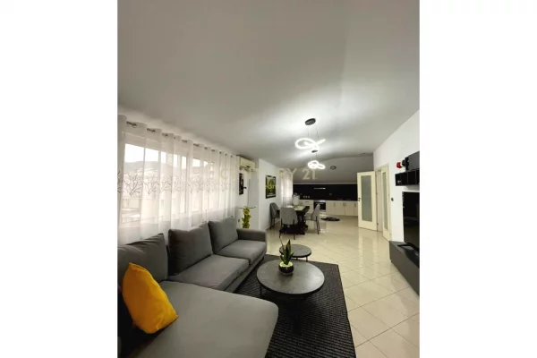 Appartamento in affitto a Tirana 2+1, Arredato