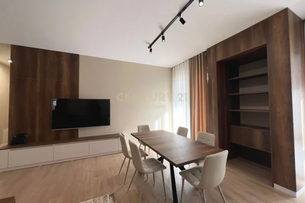 Appartamento in affitto a Tirana 2+1, Arredato