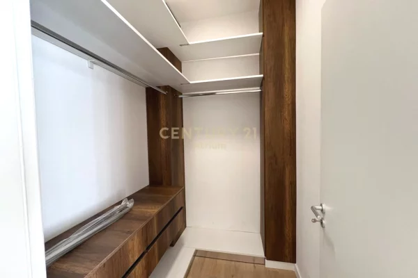 Appartamento in affitto a Tirana 2+1, Arredato