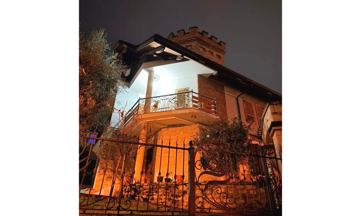 Villa di lusso in affitto a Tirana 6+1, Arredato