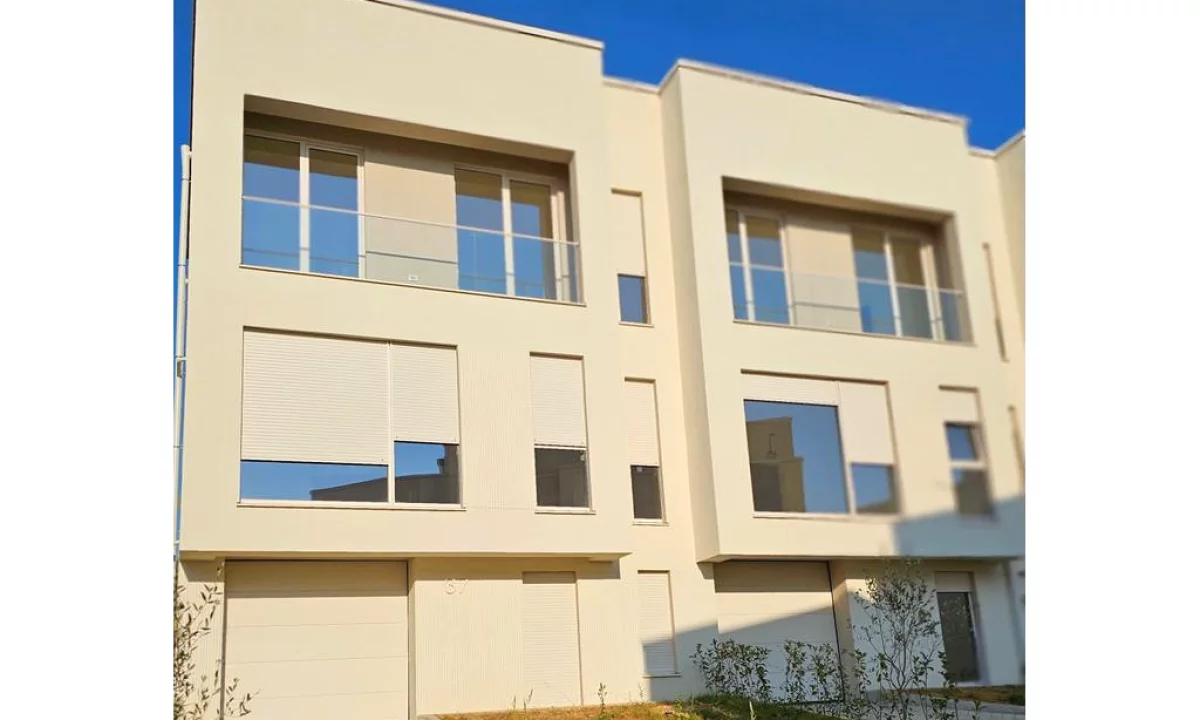 Villa di lusso in affitto a Tirana 4+1, Vuoto