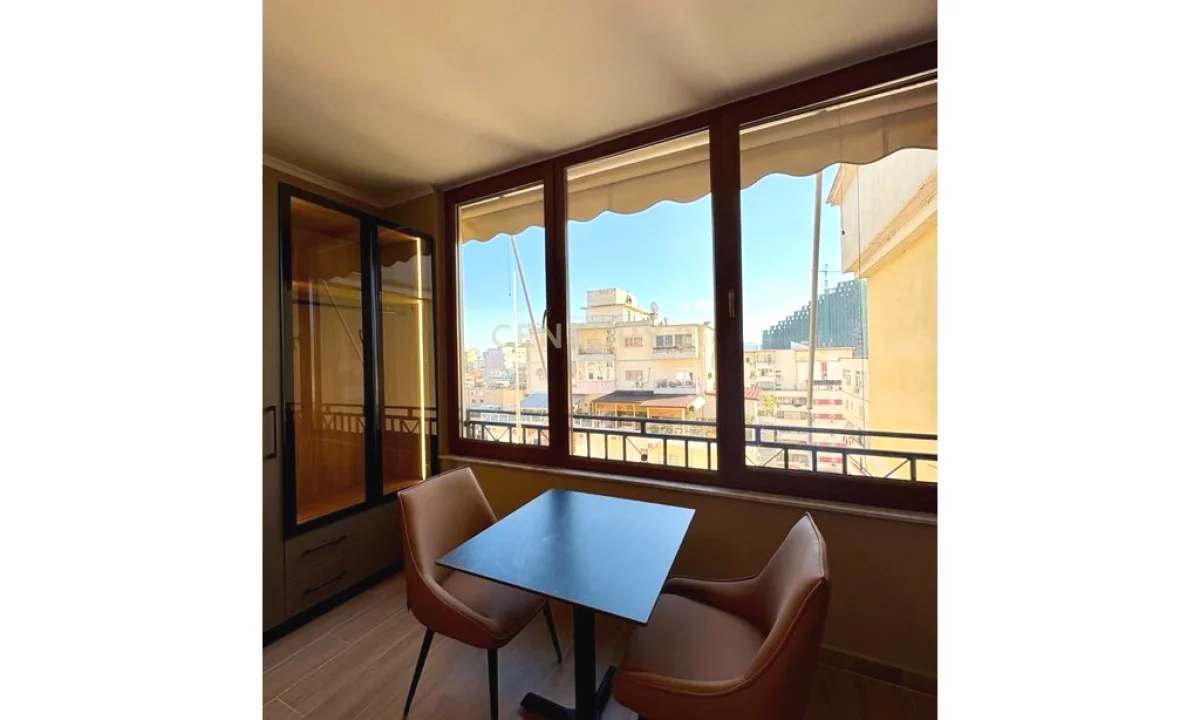 Appartamento in vendita a Tirana 2+1, Arredato