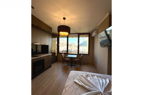 Appartamento in vendita a Tirana 2+1, Arredato