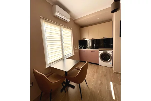 Appartamento in vendita a Tirana 2+1, Arredato