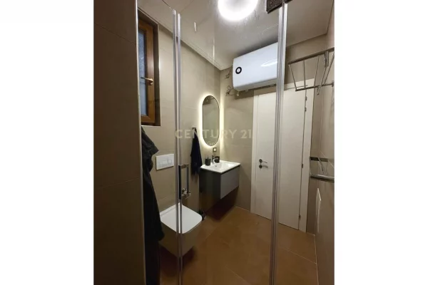 Appartamento in vendita a Tirana 2+1, Arredato