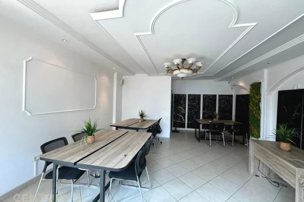 ZYRA ME QIRA, RRUGA E BARRIKADAVE!