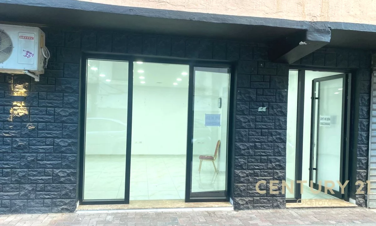 Ambient Komercial Per Shitje ne Vasil Shanto!