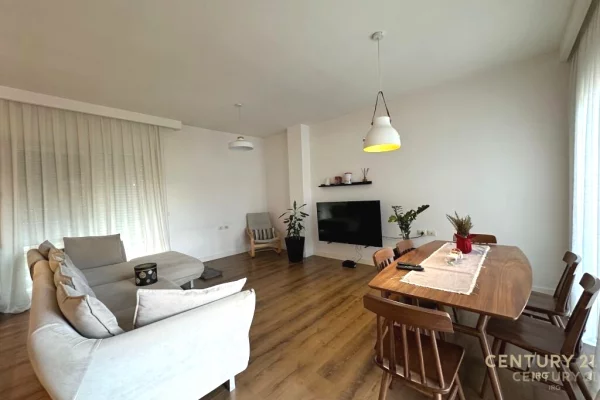 Appartamento in vendita a Tirana 3+1, Arredato