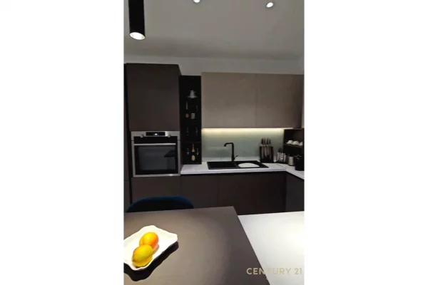 Appartamento in affitto a Tirana 2+1, Arredato