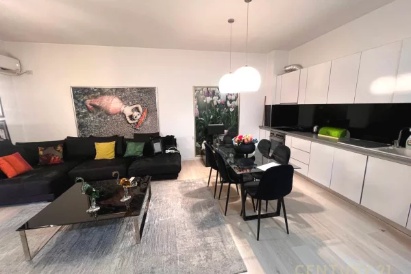 Appartamento in vendita a Tirana 2+1, Arredato