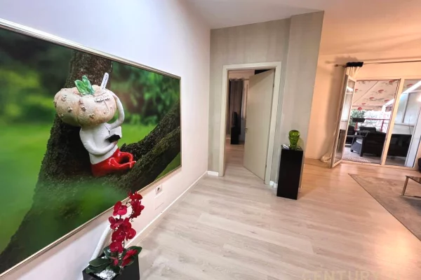 Appartamento in vendita a Tirana 2+1, Arredato