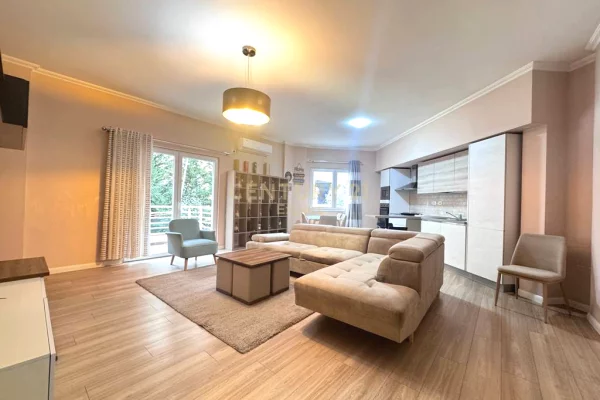 Appartamento in affitto a Tirana 2+1, Arredato