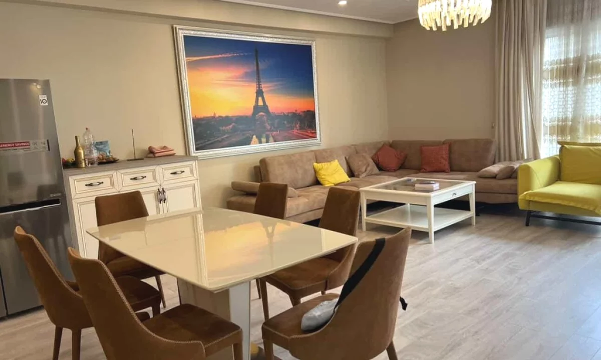 Appartamento in vendita a Tirana 3+1, Arredato