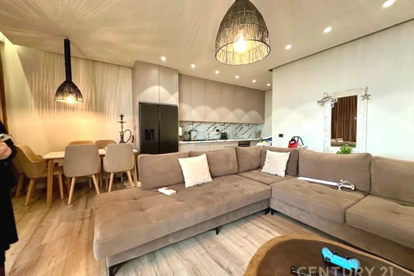 Shtepi ne shitje Apartament ne Vlore, 1+1, Mobilimi E mobiluar, Pagesa 530,000  Euro.