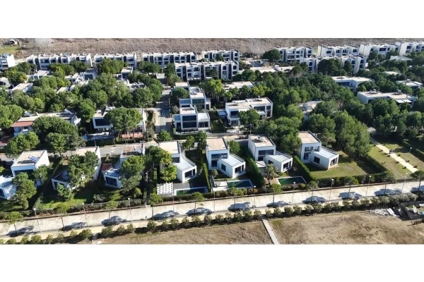 Shtepi ne shitje Vila Luksoze ne Durres, 3+1, Mobilimi E mobiluar, Pagesa 1,200,000  Euro.