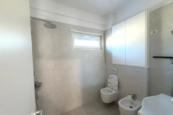 Shtepi ne shitje Vila Luksoze ne Durres, 3+1, Mobilimi E mobiluar, Pagesa 1,200,000  Euro.