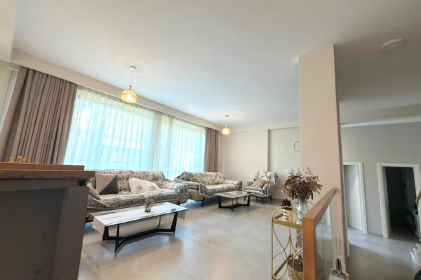 Shtepi ne shitje Vila Luksoze ne Durres, 3+1, Mobilimi E mobiluar, Pagesa 1,200,000  Euro.