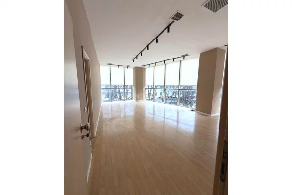 Zyre Me Qira përballë Drejtorisë së Policisë, Tiranë - 1050€ | 50 m²