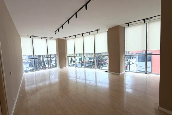 Zyre Me Qira perballe Drejtorise se Policise, Tirane - 1050Euro | 50 m2