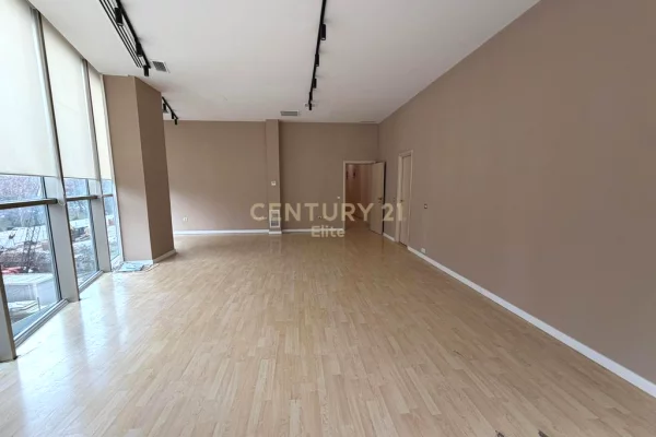 Zyre Me Qira perballe Drejtorise se Policise, Tirane - 1050Euro | 50 m2