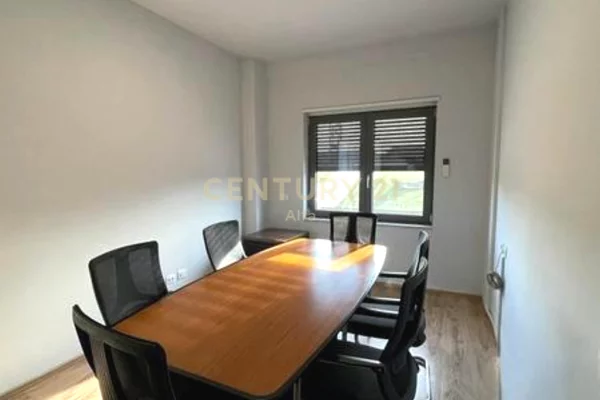 Jepet me qira ambient per zyra tek Zogu i Zi!