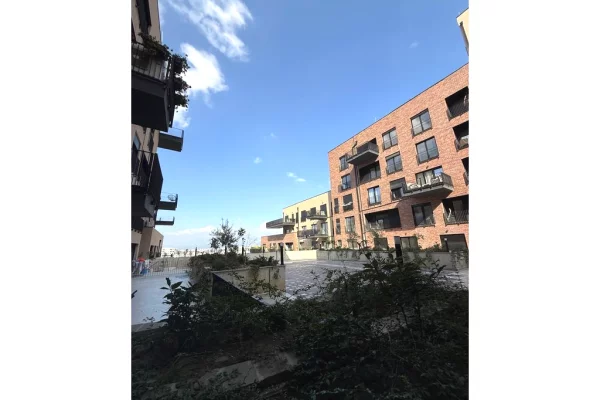 Shtepi ne shitje Apartament ne Tirane, 1+1, Mobilimi Bosh, pa mobiluar, Pagesa 145,000  Euro.