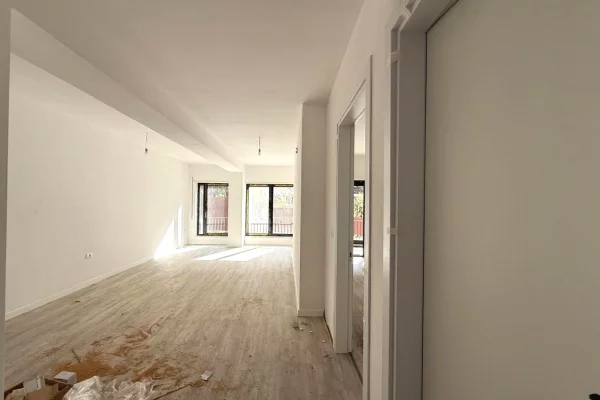 Shtepi ne shitje Apartament ne Tirane, 1+1, Mobilimi Bosh, pa mobiluar, Pagesa 145,000  Euro.