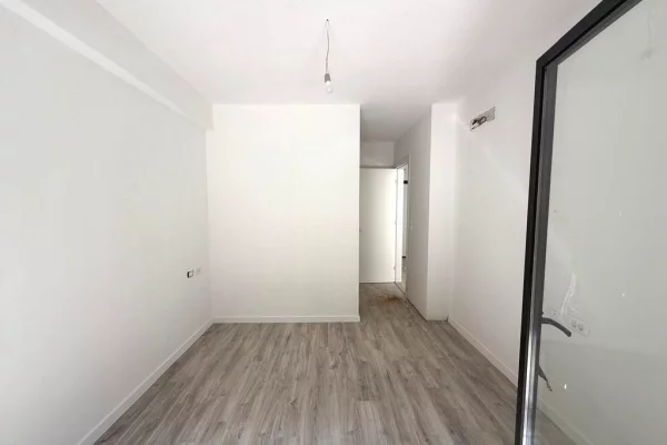 Shtepi ne shitje Apartament ne Tirane, 1+1, Mobilimi Bosh, pa mobiluar, Pagesa 145,000  Euro.