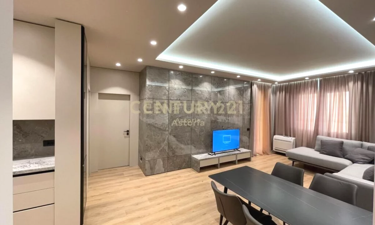 Appartamento in affitto a Tirana 2+1, Arredato