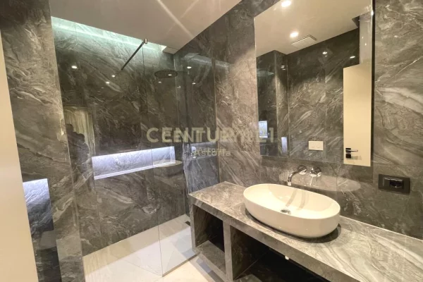 Appartamento in affitto a Tirana 2+1, Arredato