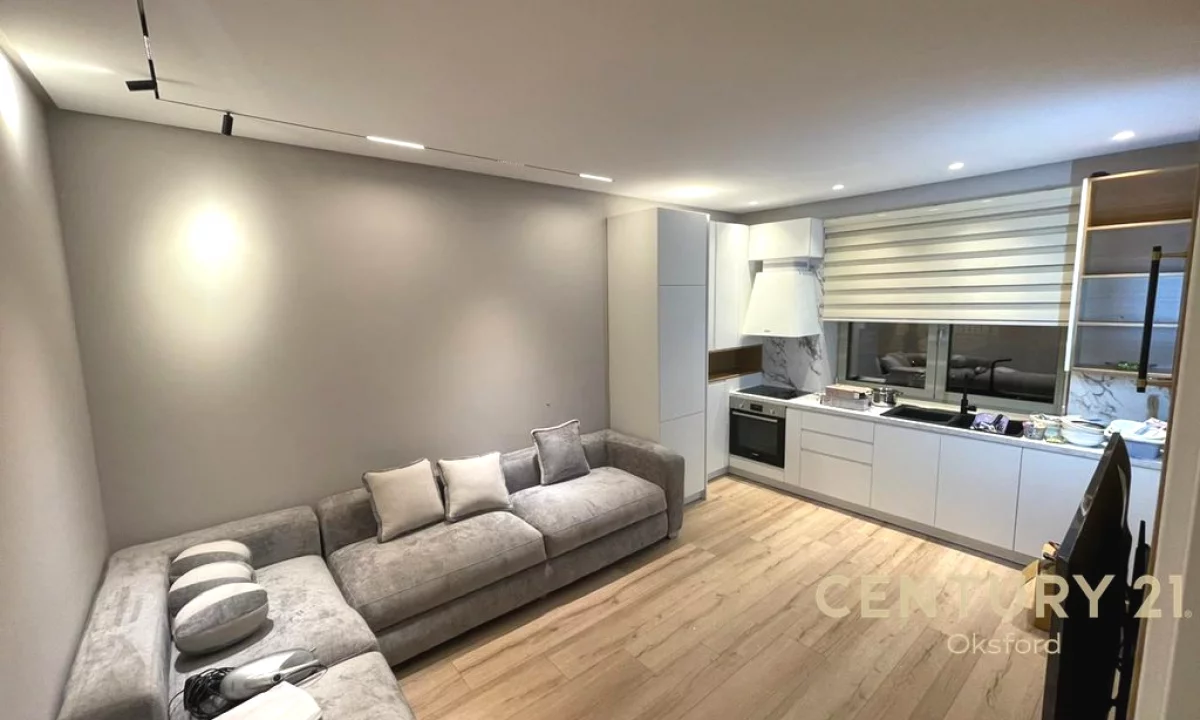 Appartamento in vendita a Tirana 2+1, Arredato