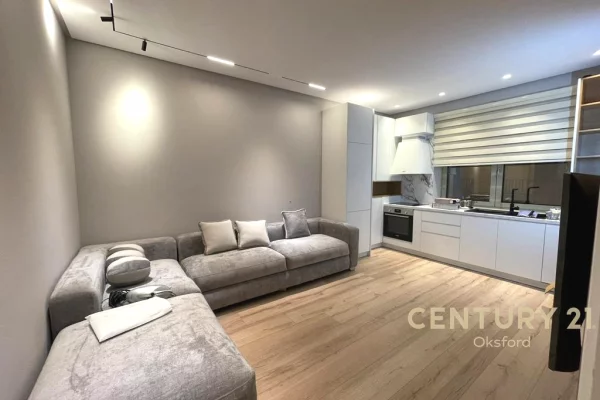 Appartamento in vendita a Tirana 2+1, Arredato