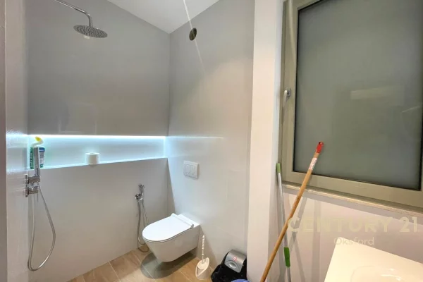 Appartamento in vendita a Tirana 2+1, Arredato