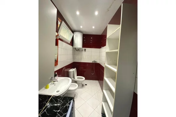 Appartamento in vendita a Tirana 2+1, Arredato