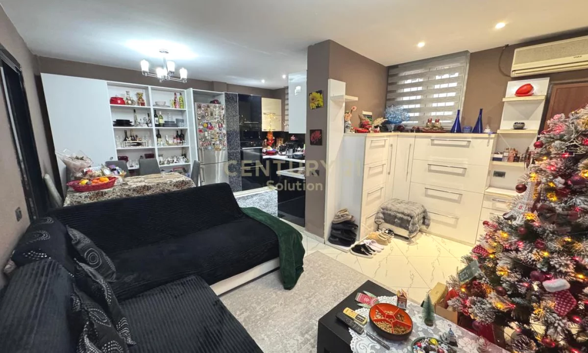 Appartamento in vendita a Tirana 2+1, Arredato