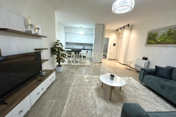 Appartamento in affitto a Tirana 2+1, Arredato