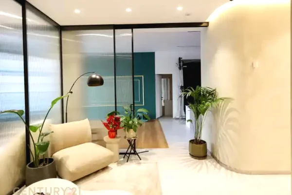 Ambient biznesi me qera 3+1 ne Tirane - 2,800 Euro