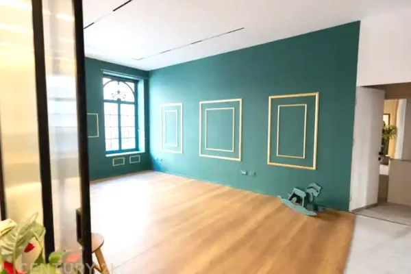 Ambient biznesi me qera 3+1 ne Tirane - 2,800 Euro