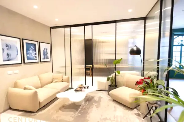 Ambient biznesi me qera 3+1 ne Tirane - 2,800 Euro