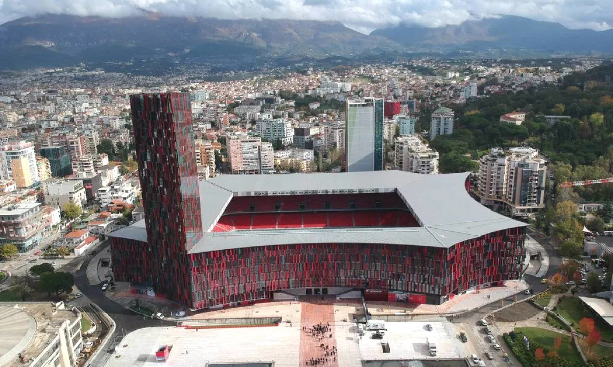 Shitet njesi komerciale prane Stadiumit “Air Albania”