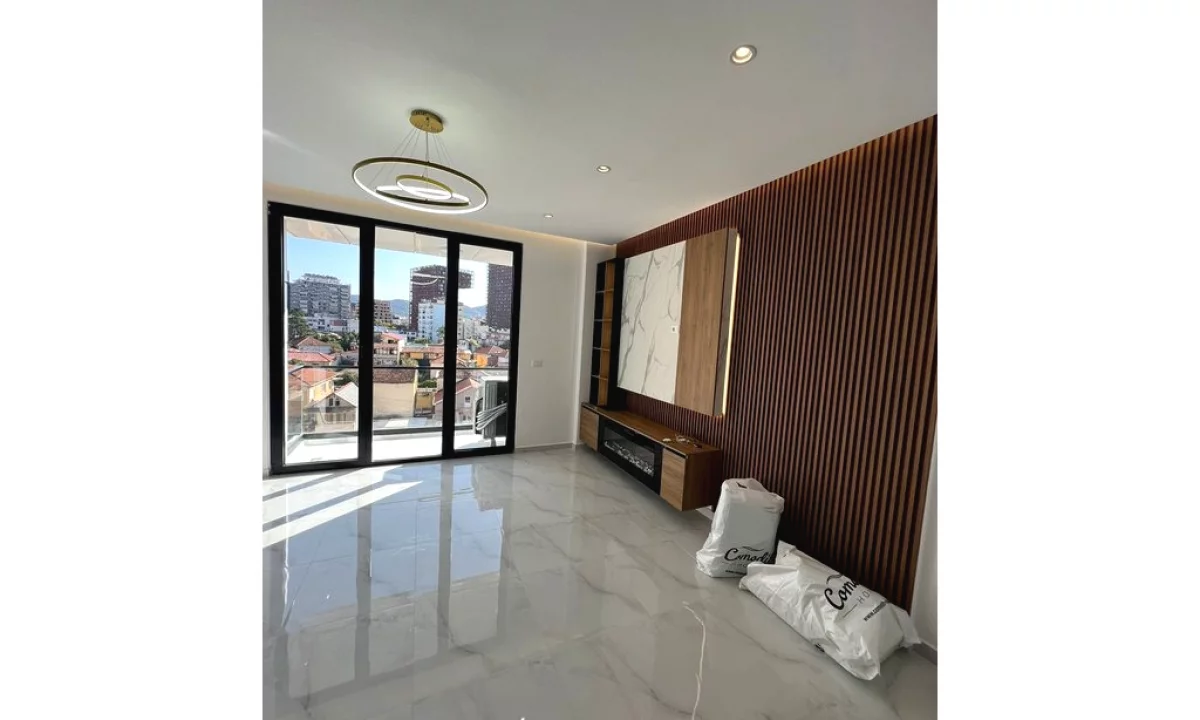 Appartamento in vendita a Tirana 2+1, Arredato