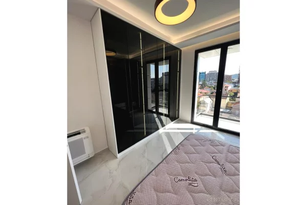 Appartamento in vendita a Tirana 2+1, Arredato