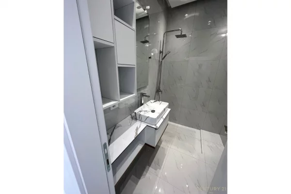 Appartamento in vendita a Tirana 2+1, Arredato