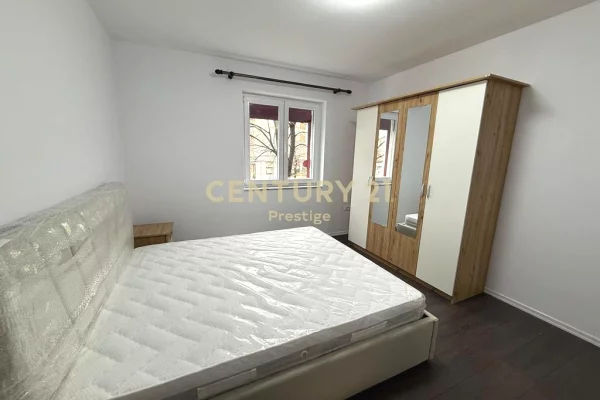 Appartamento in affitto a Tirana 1+1, SemiArredato