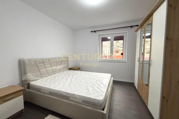 Appartamento in affitto a Tirana 1+1, SemiArredato